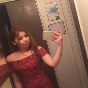 Meet your Posher, Ayline